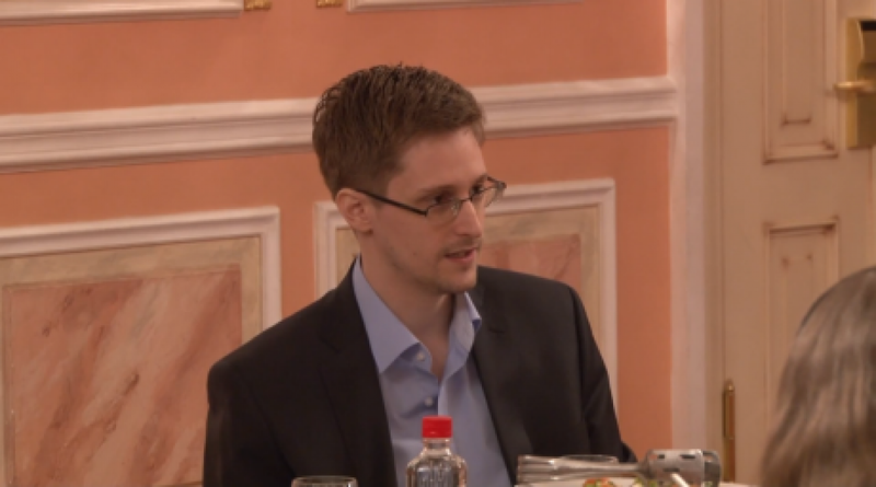 Эдвард Сноуден на встрече в Москве