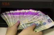 Курс тенге к доллару упал с начала года на 2,3 процента