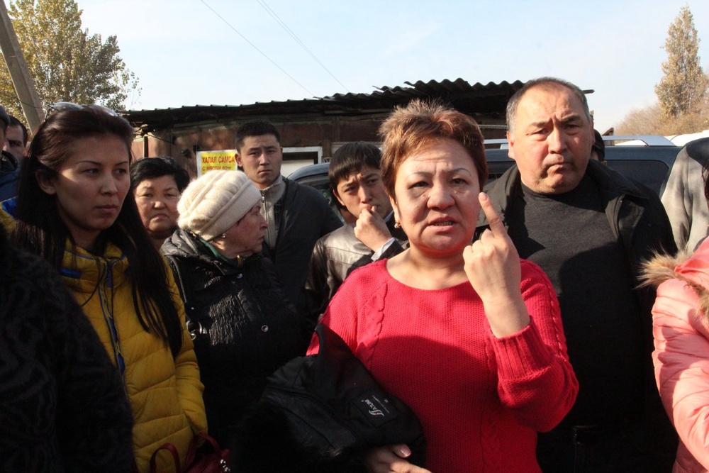 Пострадавшие отказываются от новых торговых мест в Алматы. Фото ©Асемгуль Касенова