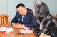 Жительница Актау сдала полиции оружие на 1,5 миллиона тенге