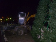 Двое рабочих разбились при монтаже главной новогодней елки в Павлодаре