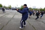 Митингующие в Кыргызстане пытаются захватить Ошскую обладминистрацию