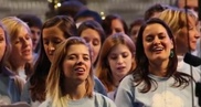 5 тысяч американцев спели песню смертельно больного подростка