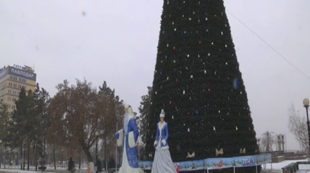 Новогодняя елка на главной площади Павлодара. Фото с сайта lenta.kz.