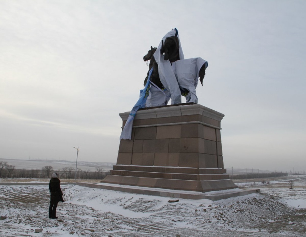 Памятник Кабанбай батыру на въезде в Усть-Каменогорск. Фото yk-news.kz