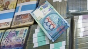 В пенсионные фонды за год казахстанцы перечислили 562 миллиарда тенге