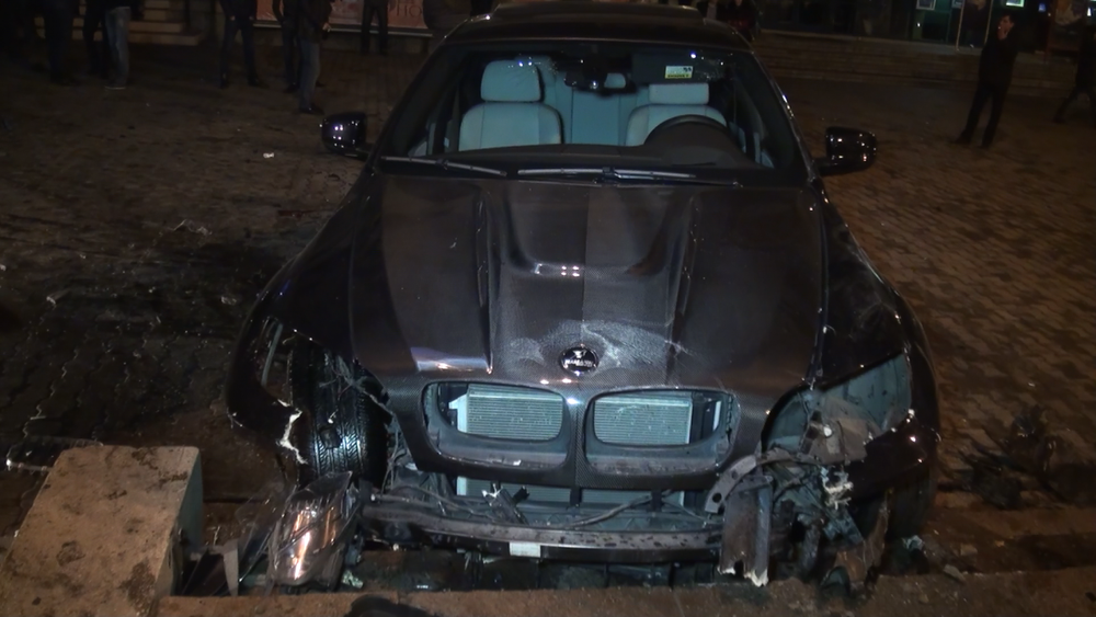 BMW X6 на месте происшествия. Кадр ©tengrinewstv.kz