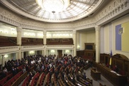 Беспорядки в Киеве: Столицу покидают депутаты
