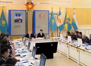 Назарбаев поручил усилить военные группировки на юге и западе Казахстана