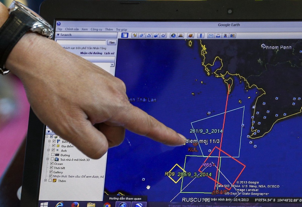 Карта плана полета  рейса MH370 Malaysia Airline на экране компьютера. ©REUTERS