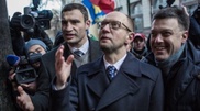 Яценюк отменил визит в Гаагу ради переговоров с МВФ