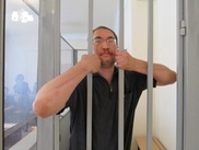 Ударивший судью мухобойкой карагандинский юрист может сесть в тюрьму на пять лет