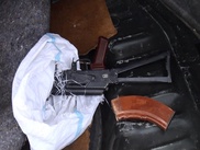 В Алматы задержаны пять человек с автоматом и пистолетами