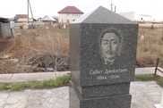 Павлодарцы обеспокоены состоянием могилы поэта Сабита Донентаева
