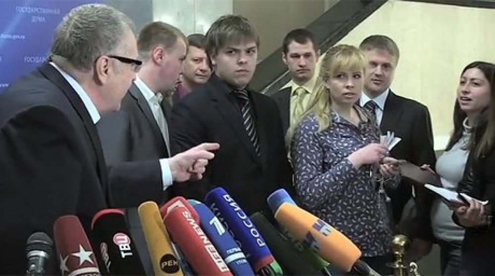 Лидер ЛДПР Владимир Жириновский устроил скандал, оскорбив беременную журналистку. ©INFORM-24
