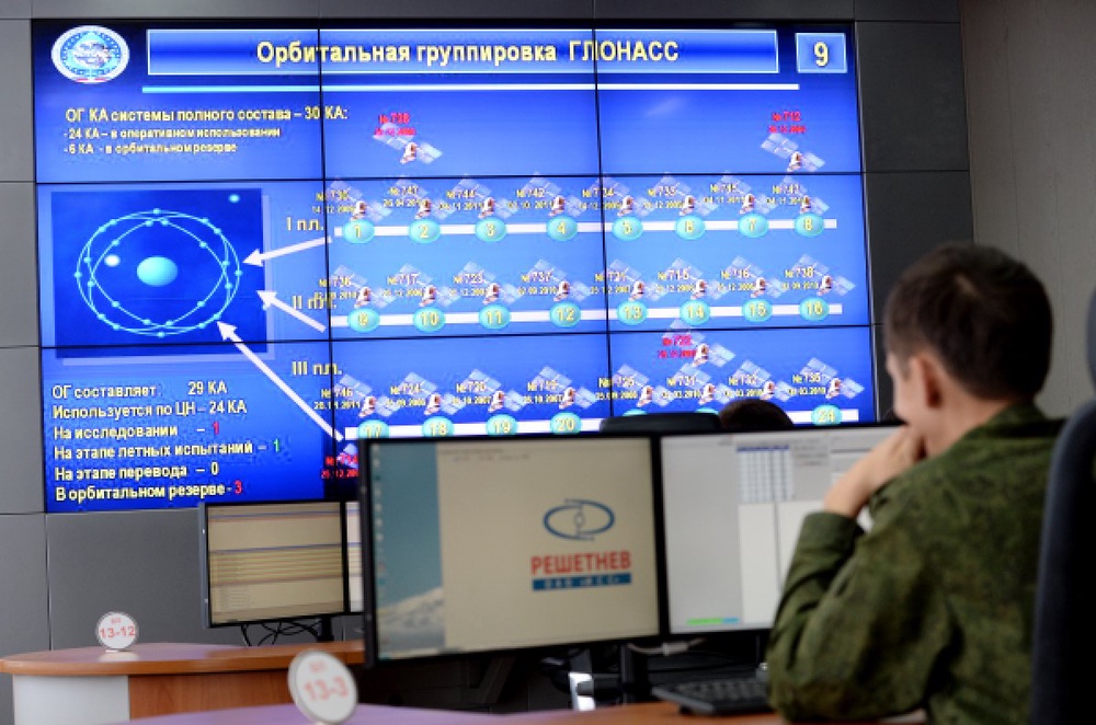 В командном пункте управления глобальной навигационной спутниковой системой (ГЛОНАСС). ©РИА Новости