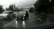 Выезд на встречку в Алматы совершили мужчина в форме прокурора и "комитетчик"