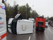 Автомобиль инкассаторов перевернулся в Алматы