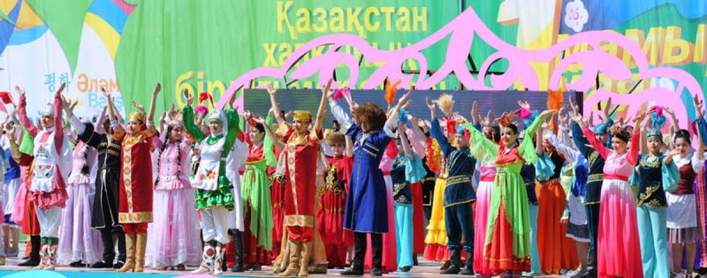 Празднование Дня единства народа Казахстана на площади "Қазақ елі" в Астане. Фото с сайта Акорда.