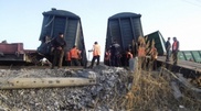 Грузовой поезд сошел с рельсов в Южно-Казахстанской области