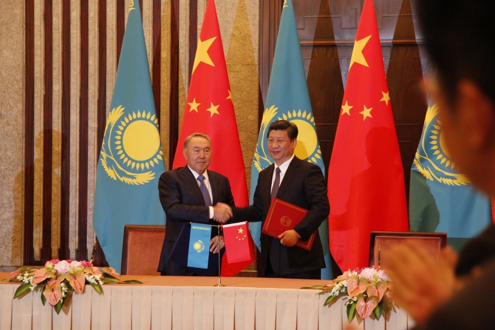 Президент Казахстана Нурсултан Назарбаев и председатель КНР Си Цзиньпин. ©Дмитрий Хегай
