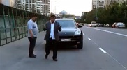 Устроивший шоу в центре Алматы водитель Porsche Cayenne оштрафован