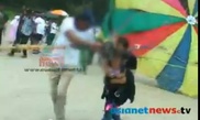 Родители прокатили младенца на привязанном к машине параплане