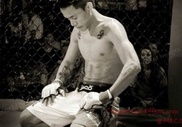 Боец ММА отказался "добивать" соперника и подарил ему победу