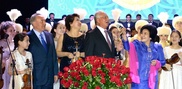 Премьер-министр Малайзии спел на концерте в КазНУИ