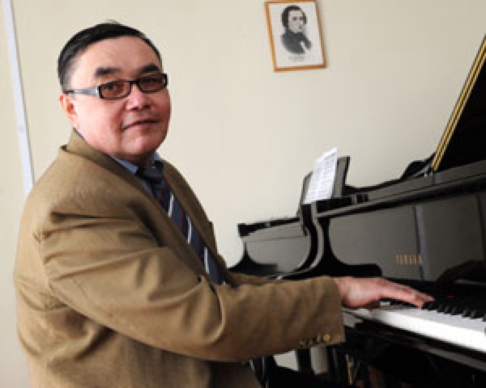 Заслуженный деятель Казахстана, пианист Нурлан Измайлов. ©astanaopera.kz