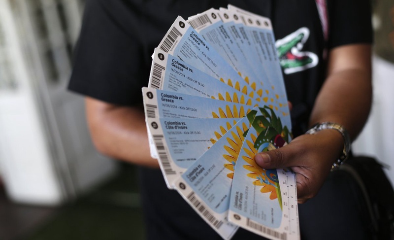 Билеты на матчи ЧМ 2014 по футболу. ©REUTERS