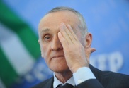 Президент Абхазии отказался уходить в отставку