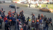 Приезжие устроили массовую драку на молотках в центре Москвы