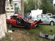 ДТП в Алматы: Столб разорвал BMW пополам