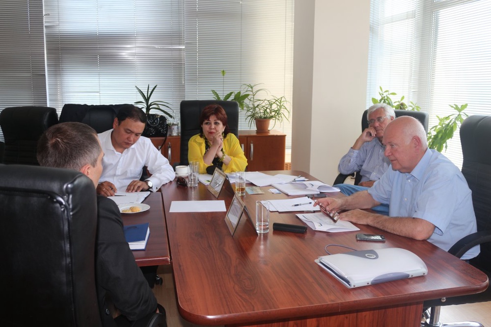 Заседание круглого стола по вопросам развития системы жилищно-строительных сбережений в Казахстане. ©hcsbk.kz
