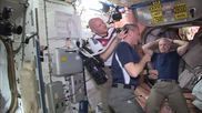 Астронавты NASA побрились наголо после проигранного спора
