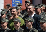 Братья Кличко снаряжают воюющий на юго-востоке батальон