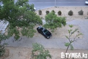 Полиция Актау заставила жильцов ночью убирать авто из-за визита чиновников