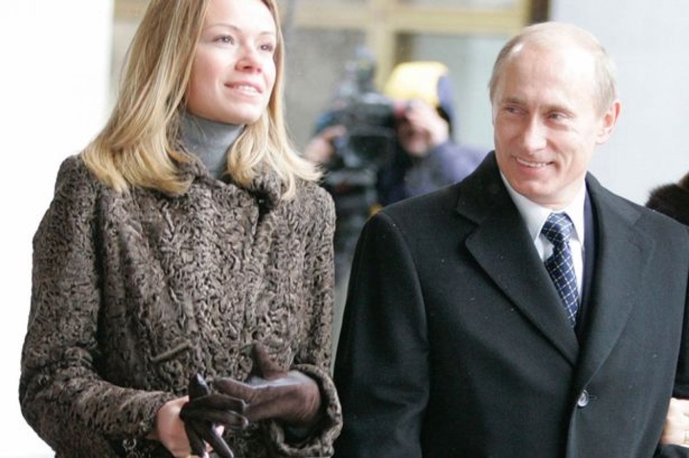Фотография дочери Путина, опубликованная на обложке Daily Mirror. 