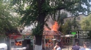 Причину пожара в Алматы возле Зеленого базара не смогли установить в ДЧС