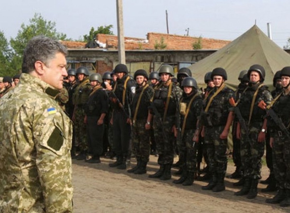 Петр Порошенко перед бойцами Нацгвардии Украины. Фото: president.gov.ua