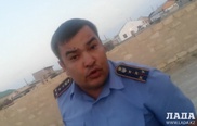Житель Мангистау снял на камеру драку с полицейским