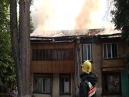 Пожар в Алматы: Загорелась кровля двухэтажного жилого дома