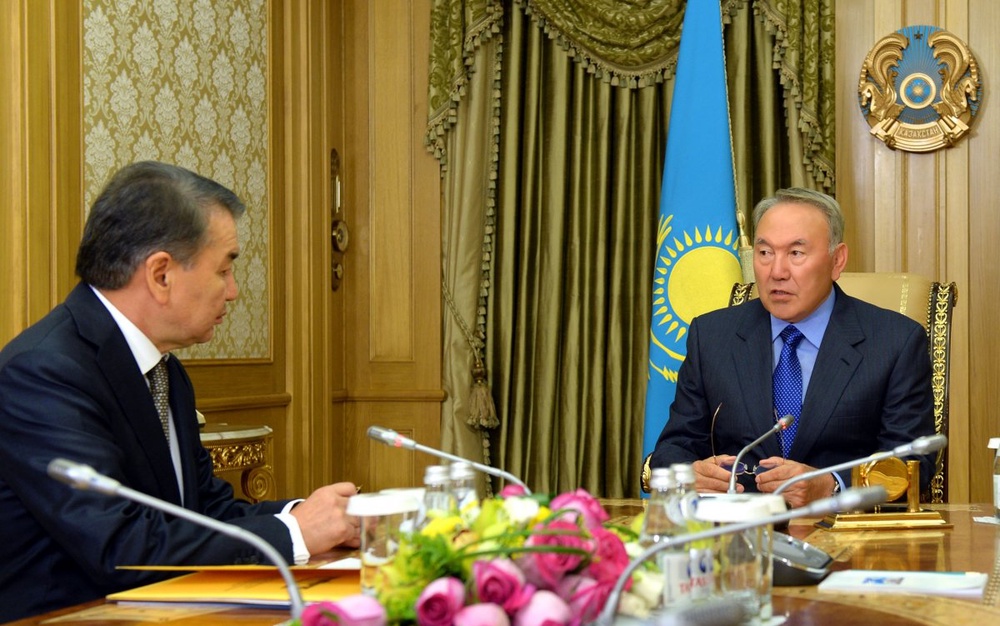 Президент Казахстана Нурсултан Назарбаев и председатель Верховного суда Кайрат Мами. Фото Акорды
