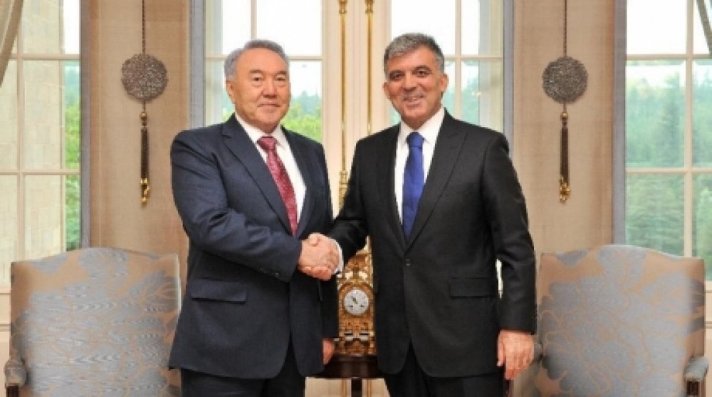 Нурсултан Назарбаев и Абдулла Гюль. Фото с сайта cntv.cn