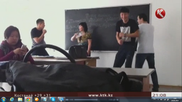 Издевательства школьников над учителем записали на видео