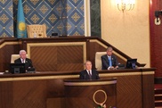 Назарбаев заявил о наступающих на пятки неприятностях