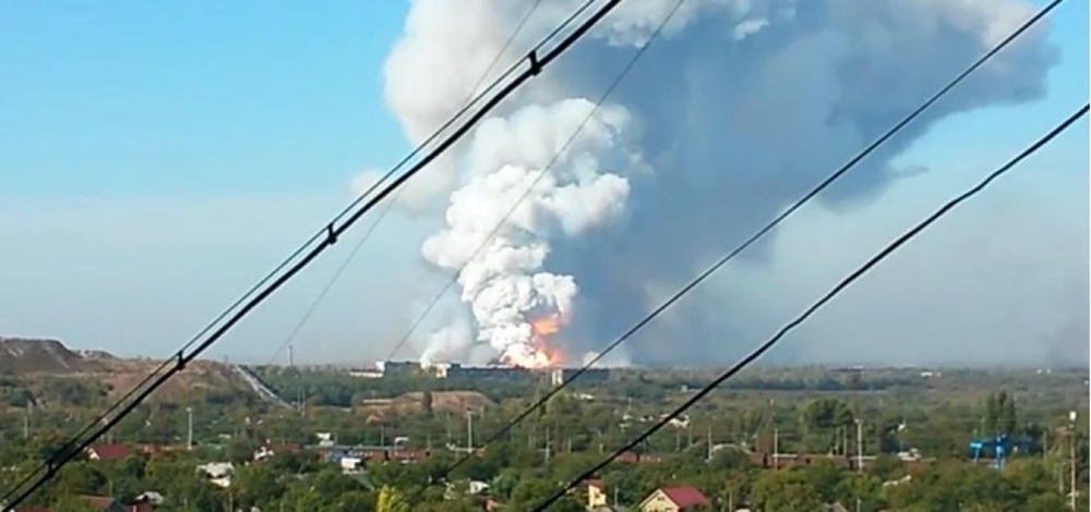 Пожар на заводе в Донецке. Кадр видео YouTube