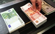 Доллар обновил свой исторический максимум к рублю