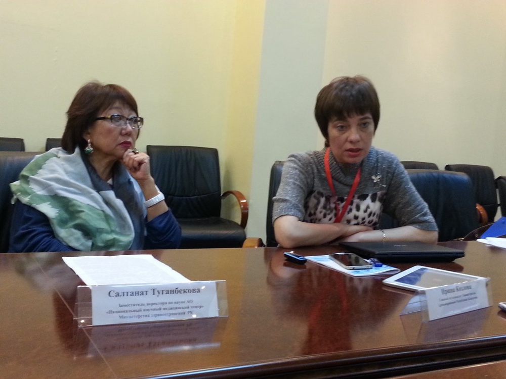 Главный пульмонолог Министерства здравоохранения и социального развития Ирина Козлова (справа)